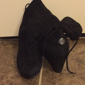 Black suede BCBG women’s booties size 8b